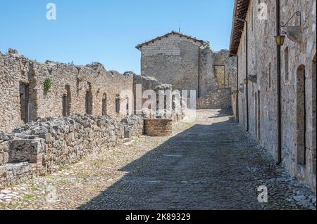 Civitella, italia: 06-24-2022: I ruderi della fortezza di Civitella del Tronto Foto Stock