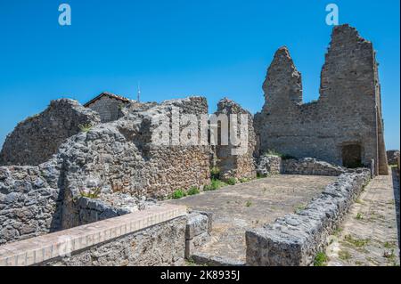 Civitella, italia: 06-24-2022: I ruderi della fortezza di Civitella del Tronto Foto Stock