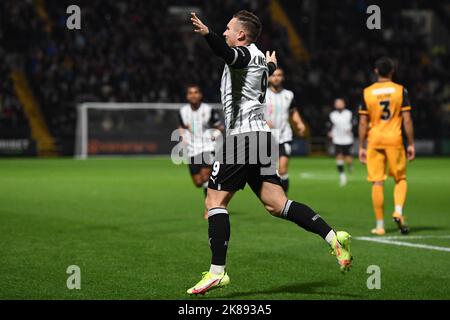 Nottingham, Regno Unito. 21st Ott 2022. Macaulay Langstaff della contea di Notts celebra dopo aver segnato un gol per renderlo 1-0 durante la partita Vanarama National League tra Notts County e Maidstone United a Meadow Lane, Nottingham Venerdì 21st ottobre 2022. (Credit: Jon Hobley | NOTIZIE MI) Credit: NOTIZIE MI & Sport /Alamy Live News Foto Stock