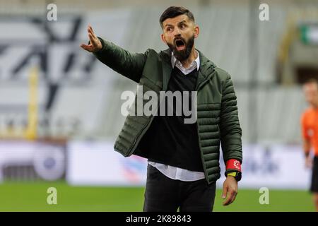 L'allenatore capo di Cercle, il Muslic, ha illustrato nel corso di una partita di calcio tra Cercle Brugge e Sporting Charleroi, venerdì 21 ottobre 2022 a Brugge, il giorno 14 della prima divisione del campionato belga della 'Jupiler Pro League' del 2022-2023. BELGA FOTO KURT DESPLENTER Foto Stock