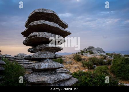 Formazione rocciosa El Tornillo. El Torcal de Antequera, Sierra del Torcal, Antequera, Málaga, Andalusia, Spagna. Formazioni rocciose carsiche Foto Stock