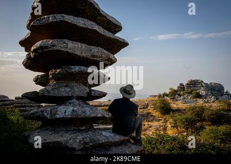 Formazione rocciosa El Tornillo. El Torcal de Antequera, Sierra del Torcal, Antequera, Málaga, Andalusia, Spagna. Formazioni rocciose carsiche Foto Stock