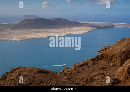 Panorama dell'isola la Graciosa da Mirador del Rio. Lanzarote, Isole Canarie, Spagna Foto Stock