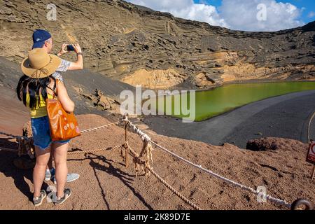 Spiaggia di El Golfo, Lago verde, Laguna Verde, Charco de los Ciclos, El Golfo, Lanzarote, Isole Canarie, Spagna, Foto Stock