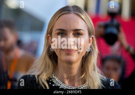 Cannes, Frankreich. 17th Ott 2022. Cannes, Francia - 17 ottobre 2022: MIPCOM con 'l'inglese' Red Carpet ed Emily Blunt (attrice). Mandoga Media Germania, RX Francia, Televisione, TV/dpa/Alamy Live News Foto Stock