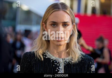 Cannes, Frankreich. 17th Ott 2022. Cannes, Francia - 17 ottobre 2022: MIPCOM con 'l'inglese' Red Carpet ed Emily Blunt (attrice). Mandoga Media Germania, RX Francia, Televisione, TV/dpa/Alamy Live News Foto Stock