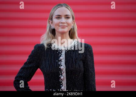 Cannes, Frankreich. 17th Ott 2022. Cannes, Francia - 17 ottobre 2022: MIPCOM con 'l'inglese' Red Carpet ed Emily Blunt (attrice). Mandoga Media Germania, RX Francia, Televisione, TV/dpa/Alamy Live News Foto Stock