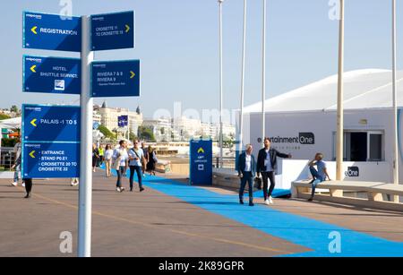 Cannes, Francia - 17 ottobre 2022: MIPCOM/MIPJUNIOR - i mercati internazionali dei contenuti di produzione e intrattenimento al Palais des Festivals. Mandoga Media Germania, TV, televisione, Foto Stock