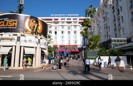 Cannes, Francia - 17 ottobre 2022: MIPCOM/MIPJUNIOR - i mercati internazionali dei contenuti di produzione e intrattenimento con atmosfera all'Hotel Majestic barriere. Mandoga Media Germania Foto Stock