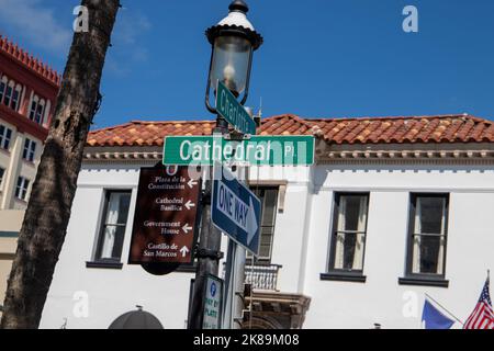 St. Augustine, Florida, USA - 10th ottobre 2022. Cathedral Place Street Sign Foto Stock