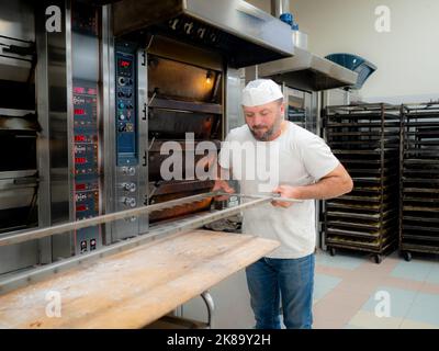 spiky cucina professionale utensile per tenere panettone torta di natale italiana Foto Stock