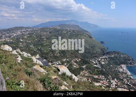 Massa Lubrense - Panorama della Penisola Sorrentina dalla cima di Monte Costanzo Foto Stock