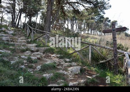 Massa Lubrense - Sentiero che vende verso la Chiesa di San Costanzo Foto Stock