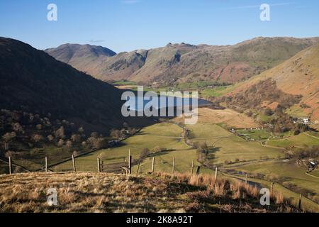 Vista della valle di Hartsop dalla salita su High Hartsop Dodd, nel Lake District inglese, Regno Unito Foto Stock