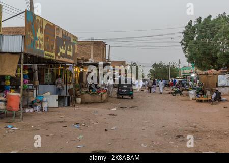 SHENDI, SUDAN - 5 MARZO 2019: Vista di una strada a Shendi, Sudan Foto Stock