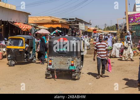 SHENDI, SUDAN - 6 MARZO 2019: Vista di una strada a Shendi, Sudan Foto Stock