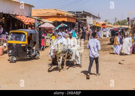 SHENDI, SUDAN - 6 MARZO 2019: Vista di una strada a Shendi, Sudan Foto Stock
