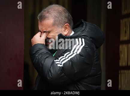 Il Celtic manager Ange Postecoglou prima della partita Cinch Premiership al Tynecastle Park, Edimburgo. Data immagine: Sabato 22 ottobre 2022. Foto Stock