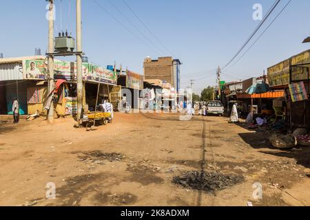 SHENDI, SUDAN - 6 MARZO 2019: Vista di una strada a Shendi, Sudan Foto Stock