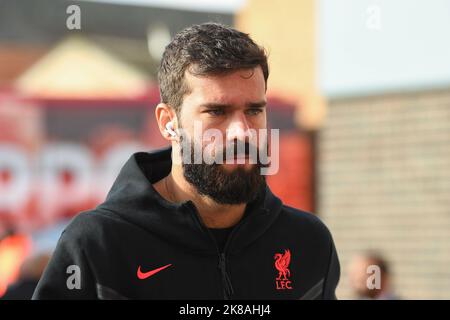 Nottingham, Regno Unito. 22nd ottobre 2022Nottingham, Regno Unito. 22nd Ott 2022. Alisson Becker di Liverpool durante la partita della Premier League tra Nottingham Forest e Liverpool al City Ground di Nottingham sabato 22nd ottobre 2022. (Credit: Jon Hobley | NOTIZIE MI) Credit: NOTIZIE MI & Sport /Alamy Live News Foto Stock