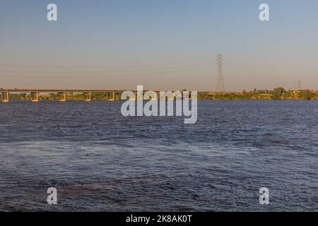 Ponte sul fiume Nilo a Dongola, Sudan Foto Stock