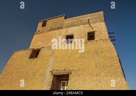 Edificio della Sala del Trono della vecchia città deserta di Dongola, Sudan Foto Stock