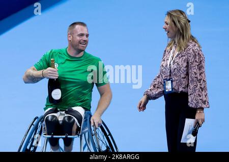 L'olandese Maikel Scheffers e l'ex tennista Sabine Appelmans hanno mostrato la foto dopo una partita di due espositori in sedia a rotelle al torneo europeo Open Tennis ATP di Anversa, sabato 22 ottobre 2022. BELGA FOTO KRISTOF VAN ACCOM Foto Stock