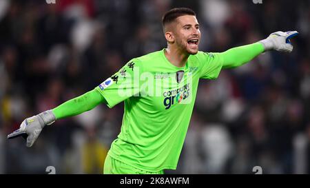 Torino, Italia. 21 ottobre 2022. Guglielmo Vicario di Empoli FC reagisce durante la Serie A una partita di calcio tra Juventus FC e Empoli FC. Credit: Nicolò campo/Alamy Live News Foto Stock