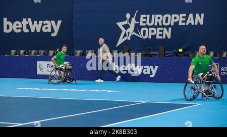 L'olandese Ruben Spaargaren e l'olandese Maikel Scheffers hanno ritratto in azione durante il torneo europeo Open Tennis ATP, ad Anversa, sabato 22 ottobre 2022. FOTO DI BELGA MARIJN DE KEYZER Foto Stock