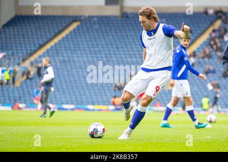 Blackburn, Regno Unito. 22nd ottobre 2022Sam il gallagher di Blackburn Rovers (9) si scalda durante la partita del campionato Sky Bet tra Blackburn Rovers e Birmingham City a Ewood Park, Blackburn, sabato 22nd ottobre 2022. (Credit: Mike Morese | MI News) Credit: MI News & Sport /Alamy Live News Foto Stock