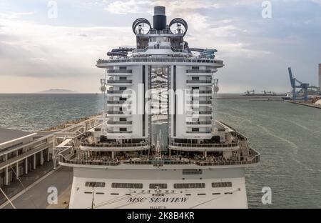Civitavecchia, Italia - 01 maggio 2019: La nave da crociera MSC Seaview, una nave da crociera di MSC Cruises, al porto di Civitavecchia. Foto Stock