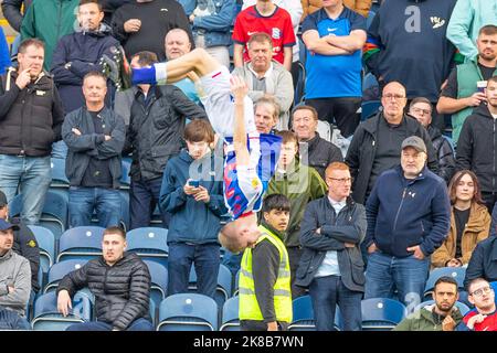 Blackburn, Regno Unito. 22nd ottobre 2022Goal 2-0 Adam Wharton di Blackburn Rovers (36) celebra il suo obiettivo durante la partita del campionato Sky Bet tra Blackburn Rovers e Birmingham City a Ewood Park, Blackburn, sabato 22nd ottobre 2022. (Credit: Mike Morese | MI News) Credit: MI News & Sport /Alamy Live News Foto Stock