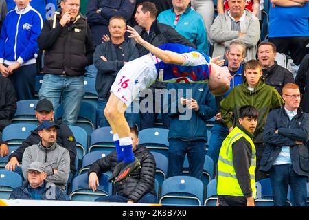 Blackburn, Regno Unito. 22nd ottobre 2022Goal 2-0 Adam Wharton di Blackburn Rovers (36) celebra il suo obiettivo durante la partita del campionato Sky Bet tra Blackburn Rovers e Birmingham City a Ewood Park, Blackburn, sabato 22nd ottobre 2022. (Credit: Mike Morese | MI News) Credit: MI News & Sport /Alamy Live News Foto Stock