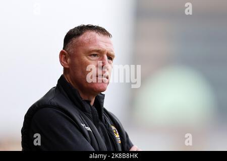 Newport, Regno Unito. 22nd Ott 2022. Graham Coughlan, il nuovo manager della contea di Newport sul touch line durante il gioco. EFL Football League Two match, Newport County contro Colchester Utd alla Rodney Parade di Newport, Galles, sabato 22nd ottobre 2022. Questa immagine può essere utilizzata solo per scopi editoriali. Solo per uso editoriale, licenza richiesta per uso commerciale. pic by Credit: Andrew Orchard SPORTS photography/Alamy Live News Foto Stock