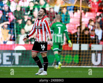 Sheffield, Regno Unito. 22nd Ott 2022. Oliver Norwood di Sheffield Utd dimostra quanto sia frustrante seguire il secondo obiettivo di Norwich durante la partita del campionato Sky Bet a Bramall Lane, Sheffield. Il credito per le immagini dovrebbe essere: Simon Bellis/Sportimage Credit: Sportimage/Alamy Live News Foto Stock