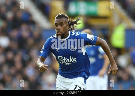 Everton, Regno Unito. 22nd Ott 2022. Alex Iwobi di Everton fa una corsa. Incontro della Premier League, Everton contro Crystal Palace al Goodison Park di Liverpool sabato 22nd ottobre 2022. Questa immagine può essere utilizzata solo per scopi editoriali. Solo per uso editoriale, licenza richiesta per uso commerciale. Nessun utilizzo nelle scommesse, nei giochi o nelle pubblicazioni di un singolo club/campionato/giocatore. pic di Chris Stading/Andrew Orchard SPORTS photography/Alamy Live news Credit: Andrew Orchard SPORTS photography/Alamy Live News Foto Stock