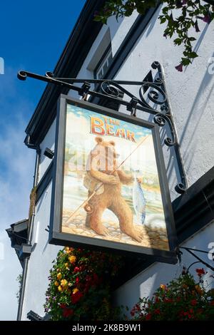 Segno dipinto del Bear Hotel, Crickhowell, Powys, Galles. Foto Stock