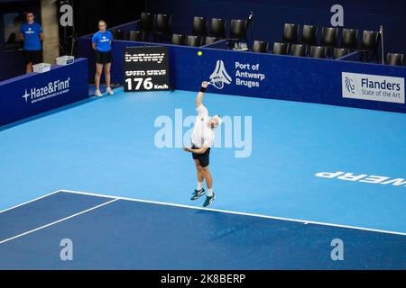 L'olandese Tallon Griekspoor ha mostrato in azione durante la partita di semifinale maschile tra l'olandese Pair Griekspoor - Van de Zandschulp e la francese Pair Mahut - Roger-Vasselin, al torneo europeo di tennis Open ATP, ad Anversa, sabato 22 ottobre 2022. FOTO DI BELGA MARIJN DE KEYZER Foto Stock