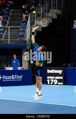 Il francese Nicolas Mahut ha mostrato in azione durante la partita di semifinale maschile tra l'olandese Pair Griekspoor - Van de Zandschulp e il francese Pair Mahut - Roger-Vasselin, al torneo europeo Open Tennis ATP, ad Anversa, sabato 22 ottobre 2022. FOTO DI BELGA MARIJN DE KEYZER Foto Stock