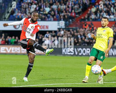 ROTTERDAM, PAESI BASSI - 22 OTTOBRE: Lutshel Geertruida di Feyenoord durante la partita olandese di Eredivie tra Feyenoord e Fortuna Sittard a De Kuip il 22 ottobre 2022 a Rotterdam, Paesi Bassi (Foto di Broer van den Boom/Orange Pictures) Foto Stock