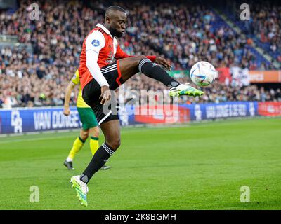 ROTTERDAM, PAESI BASSI - 22 OTTOBRE: Lutshel Geertruida di Feyenoord durante la partita olandese di Eredivie tra Feyenoord e Fortuna Sittard a De Kuip il 22 ottobre 2022 a Rotterdam, Paesi Bassi (Foto di Broer van den Boom/Orange Pictures) Foto Stock