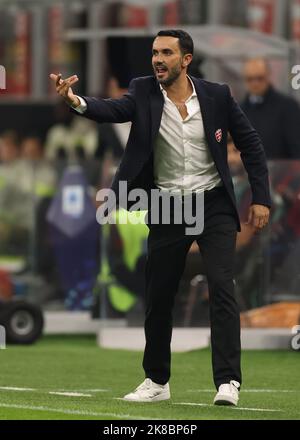 Milano, Italia. 22nd Ott 2022. Raffaele Palladino AC Monza Head Coach reagisce durante la Serie A alla partita di Giuseppe Meazza a Milano. Il credito per le immagini dovrebbe essere: Jonathan Moskrop/Sportimage Credit: Sportimage/Alamy Live News Foto Stock