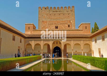 La Corte dei Myrtles, una parte del Palazzo Nasridi Comares, parte del complesso del Palazzo Alhambra a Granada, Andalusia, Spagna. Foto Stock