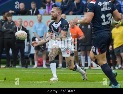 Bolton, Regno Unito il 22 ottobre 2022. Inghilterra V Francia : Rugby League World Cup University of Bolton Stadium, Bolton, UK Sam Tomkins of England passa durante il gruppo di Rugby League 2021 Una partita tra Inghilterra V Francia presso l'Università di Bolton Stadium, Bolton, UK il 22 ottobre 2022 . ( Credit: Craig Cresswell/Alamy Live News Foto Stock