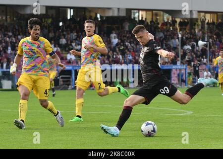 Salerno, Italia. 22nd Ott 2022. Krzysztof Piatek di US Salernitana durante la Serie A match tra US Salernitana 1919 e Spezia Calcio allo Stadio Arechi di Salerno il 22 ottobre 2022. Credit: Giuseppe Maffia/Alamy Live News Foto Stock