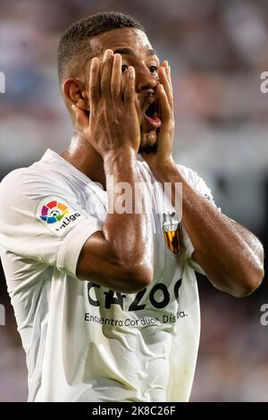 Valencia, Spagna, 22 ottobre 2022. Samuel Lino di Valencia CF Durante la partita spagnola la Liga Santander tra Valencia CF e RCD Mallorca allo stadio Mestalla. Foto di Jose Miguel Fernandez /Alamy Live News ) Foto Stock