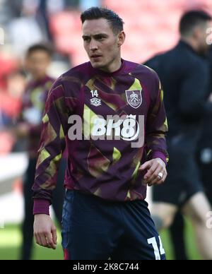 Sunderland, Regno Unito. 22nd ottobre 2022Burnley Connor Roberts durante il warm up durante la partita del Campionato Sky Bet tra Sunderland e Burnley allo Stadio di luce, Sunderland sabato 22nd ottobre 2022. (Credit: Michael driver | MI News) Credit: MI News & Sport /Alamy Live News Foto Stock