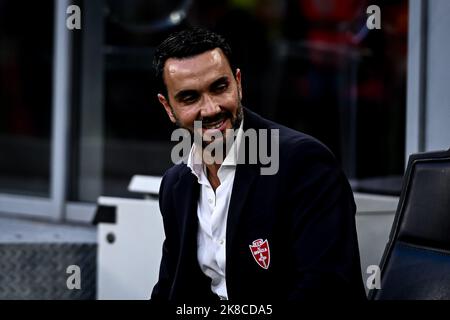 Milano, Italia. 22nd Ott 2022. Raffaele Palladino, allenatore di AC Monza durante la Serie Italiana Una partita di calcio AC Milan vs Monza allo stadio San Siro di Milano il 22 ottobre 2022 Credit: Piero Crociatti/Alamy Live News Foto Stock