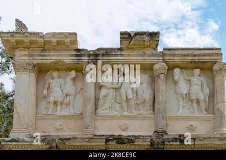 Maschera greca scolpita recuperata dalle rovine del teatro di Afrodisias antica città Aydin, Turchia Foto Stock