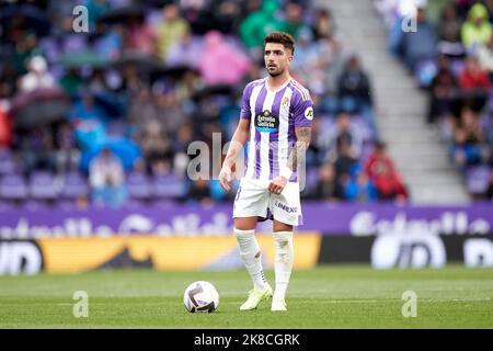 VALLADOLID, SPAGNA - 22 OTTOBRE: Ramon Rodriguez 'Monchu' di Real Valladolid CF guarda durante la partita la Liga Santander tra Real Valladolid e Real Sociedad il 22 ottobre 2022 a Jose Zorrilla a Valladolid, Spagna. Credit: Ricardo Larreina/AFLO/Alamy Live News Foto Stock